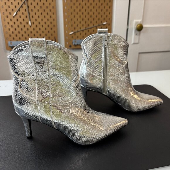 GUESS Women's Silver Snakeskin Pattern Western Ankle Boots, Sz 6,SEE DESCRIPTION - Picture 6 of 15